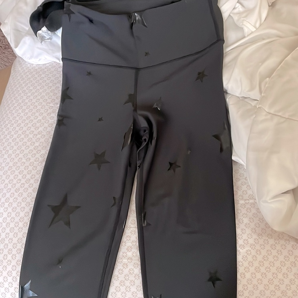 super cute leggings!! never worn